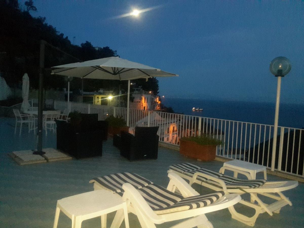 Le Terrazze Di Cristina Bed & Breakfast Vietri sul Mare Exterior photo